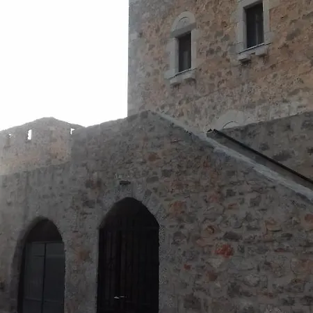 το πυργοσπιτο τησ αννεζουλασ Annezoula's Castle بيت للعطل Agios Athanasios (Mani)
