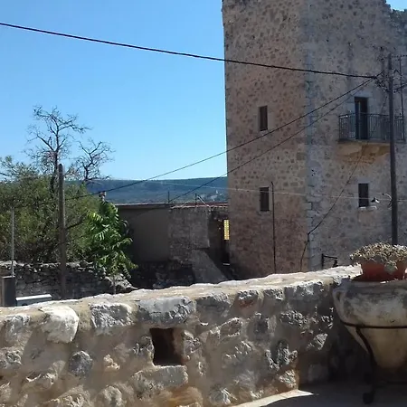 το πυργοσπιτο τησ αννεζουλασ Annezoula's Castle Dom wakacyjny