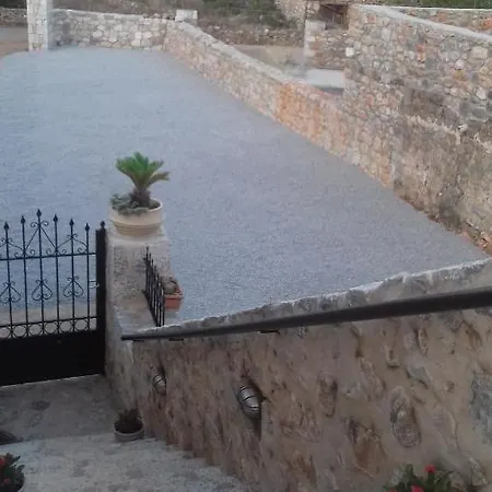 το πυργοσπιτο τησ αννεζουλασ Annezoula's Castle بيت للعطل Agios Athanasios (Mani)