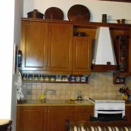 το πυργοσπιτο τησ αννεζουλασ Annezoula's Castle *