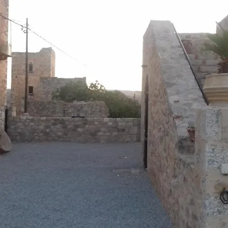 το πυργοσπιτο τησ αννεζουλασ Annezoula's Castle Hébergement de vacances