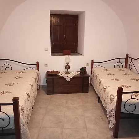 το πυργοσπιτο τησ αννεζουλασ Annezoula's Castle *