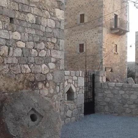 بيت للعطل το πυργοσπιτο τησ αννεζουλασ Annezoula's Castle *