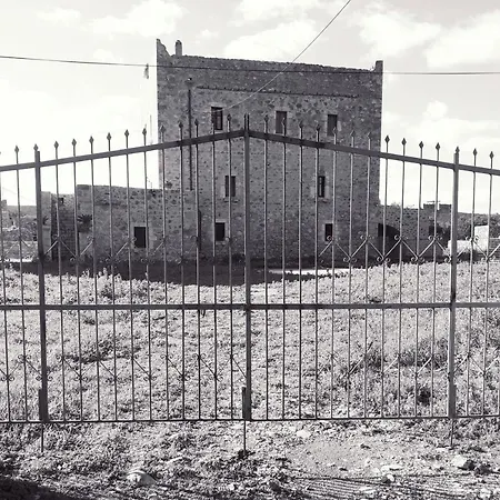 το πυργοσπιτο τησ αννεζουλασ Annezoula's Castle Agios Athanasios (Mani)