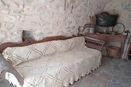 το πυργοσπιτο τησ αννεζουλασ Annezoula's Castle Hébergement de vacances