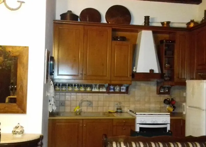 το πυργοσπιτο τησ αννεζουλασ Annezoula's Castle *