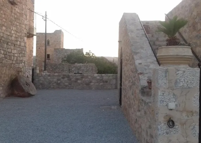 το πυργοσπιτο τησ αννεζουλασ Annezoula's Castle Дом отдыха