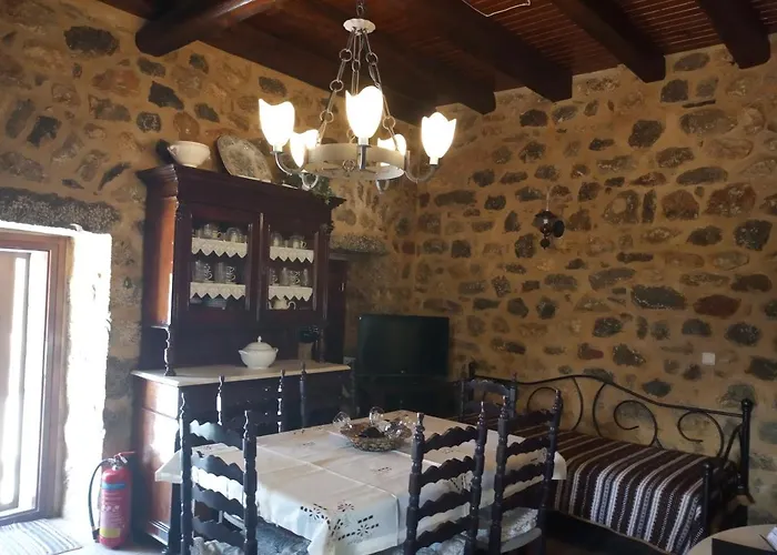 το πυργοσπιτο τησ αννεζουλασ Annezoula's Castle