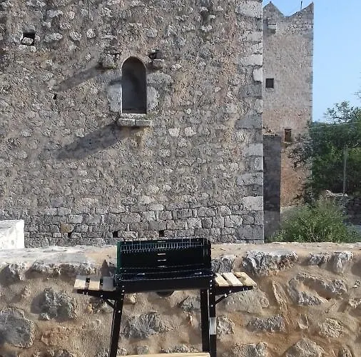 το πυργοσπιτο τησ αννεζουλασ Annezoula's Castle Hébergement de vacances Agios Athanasios (Mani)