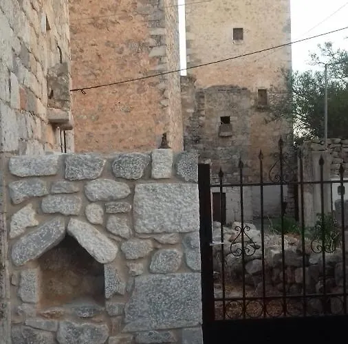 το πυργοσπιτο τησ αννεζουλασ Annezoula's Castle Hébergement de vacances