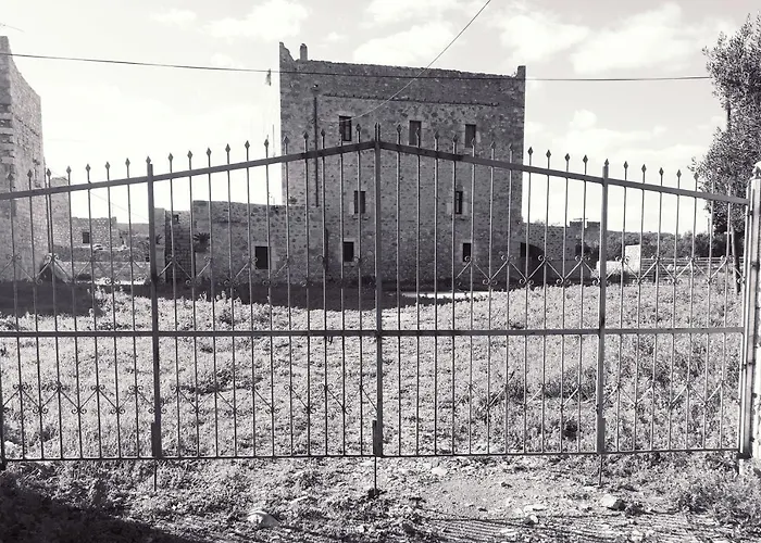το πυργοσπιτο τησ αννεζουλασ Annezoula's Castle Agios Athanasios (Mani)